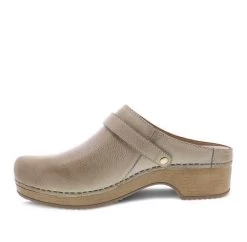 Dansko Berry Mule With Strap Oyster Milled Leather 12 Dansko Berry Mule With Strap Oyster Milled Leather -Ariat Store berry mule strap oyster inside 9421611600 dansko 45799.1676048523