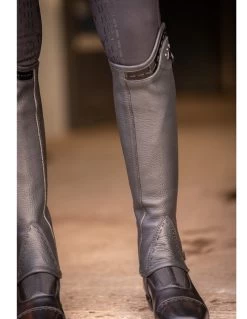 PÉNÉLOPE Pénélope Prisca Half Chaps -Ariat Store prisca half chaps black front penelope 43555.1691198743