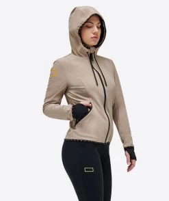 RG Hooded Softshell Jacket 12 RG Hooded Softshell Jacket -Ariat Store rg hood jacket hazelnut side crop SSW001 JS005 1005 riders gene 30018.1686191349